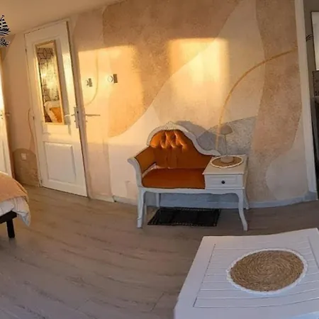 住宿加早餐酒店 Les De Noella 莱居永叙尔维